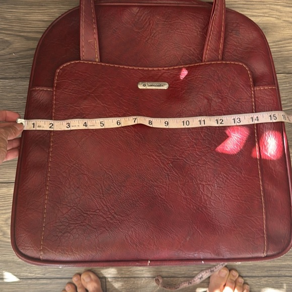 Vintage Samsonite Red Leather Travel Bag, 15" x 15.5" x 8" - Picture 12 of 14